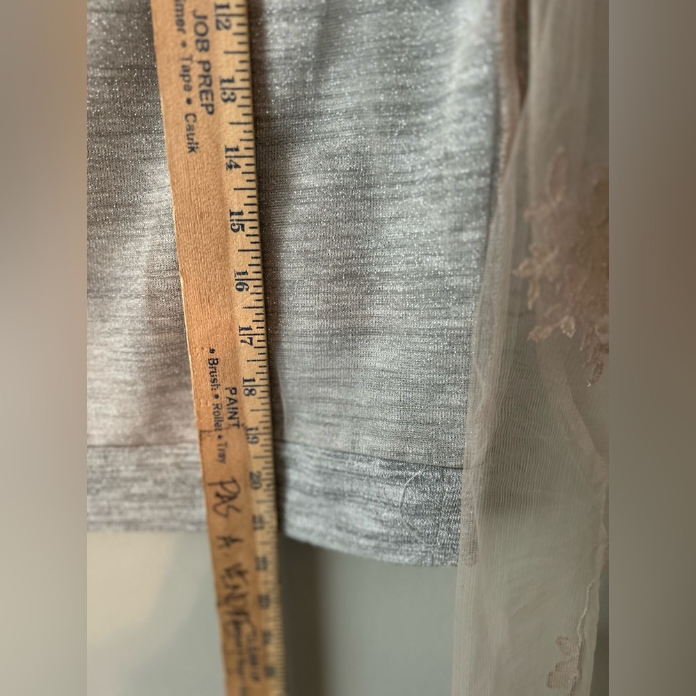 ✌️4/$20✌️ Sheer overlay top - Picture 8 of 15